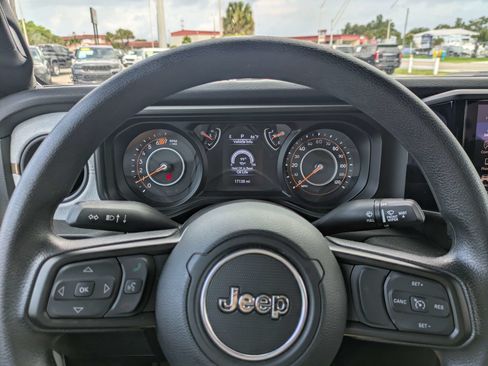 Used 2025 Jeep Wrangler Sport AWD/4WD image 22
