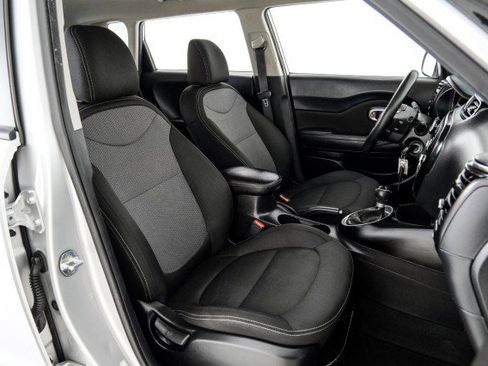 Used 2017 Kia Soul + image 28