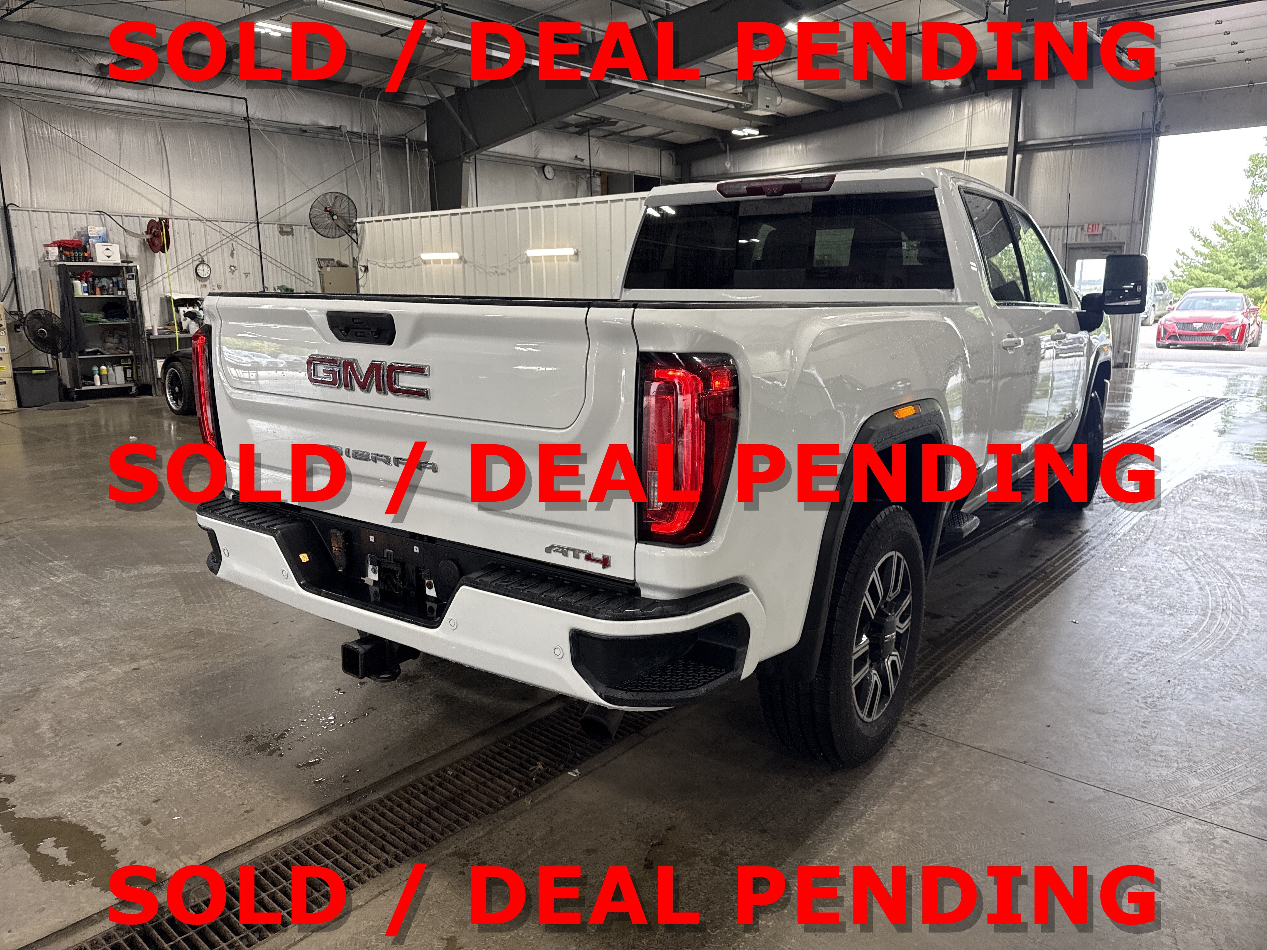 Used 2022 GMC Sierra 2500 AT4 w/ AT4 Premium Plus Package AWD/4WD image 3