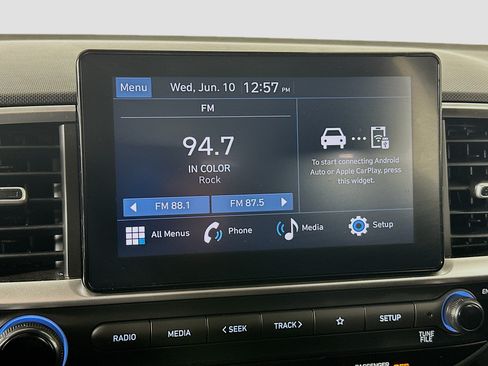 Used 2025 Hyundai Venue SEL FWD image 21