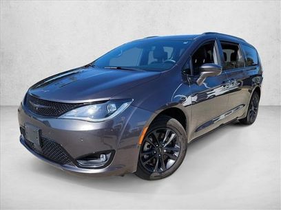 Used 2020 Chrysler Pacifica Touring-L w/ Advanced Safetytec Group