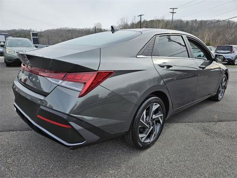 Used 2024 Hyundai Elantra SEL w/ Convenience Package image 7