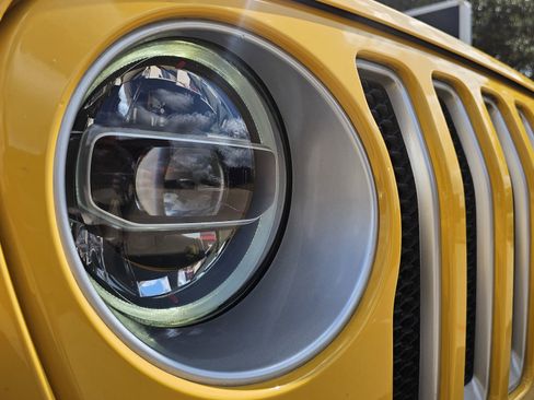 Used 2021 Jeep Wrangler Unlimited Sahara image 13