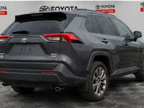 Used 2019 Toyota RAV4 XLE Premium w/ Cold Weather Package AWD/4WD image 4
