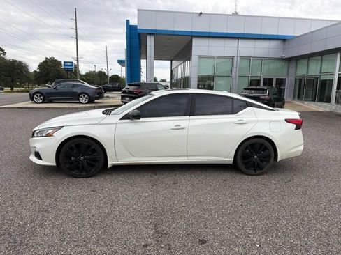 Used 2022 Nissan Altima 2.5 SR w/ Midnight Edition Package FWD image 8