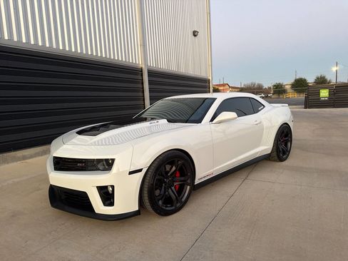 Used 2014 Chevrolet Camaro ZL1 RWD image 25