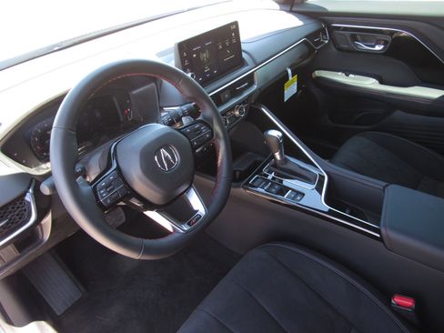 Certified 2025 Acura ADX A-Spec image 18