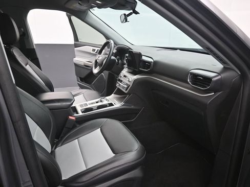 Used 2024 Ford Explorer XLT w/ Equipment Group 202A RWD image 26