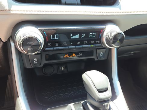 Certified 2025 Toyota RAV4 XLE w/ Convenience Package FWD image 22