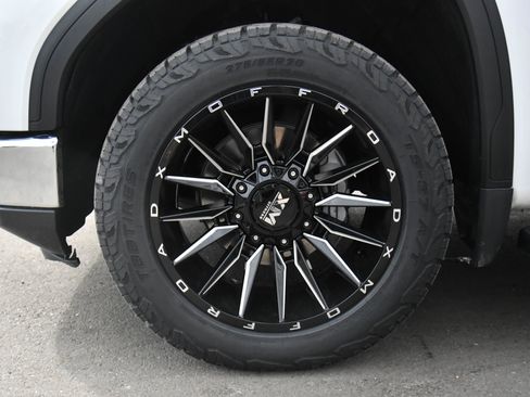 Used 2024 GMC Sierra 1500 SLT image 12