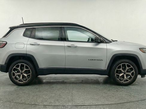 Used 2025 Jeep Compass Limited image 11