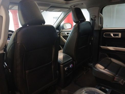 Used 2021 Ford Explorer XLT w/ Equipment Group 202A image 30