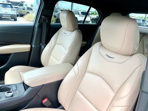 Used 2025 Cadillac XT4 Premium Luxury FWD image 15