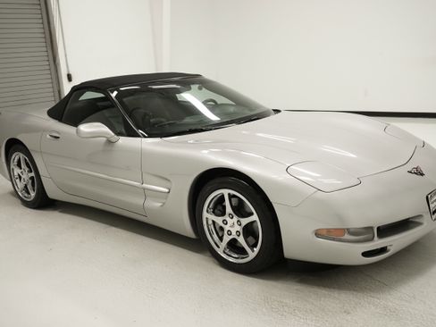 Used 2004 Chevrolet Corvette Convertible w/ Preferred Equipment Group image 3
