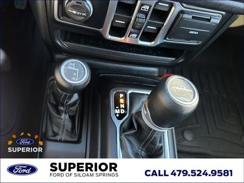 Used 2025 Jeep Gladiator Nighthawk image 32