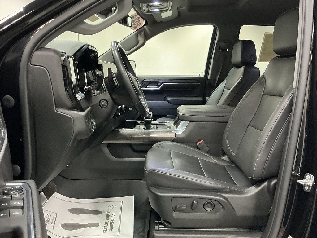 Used 2024 Chevrolet Silverado 1500 LTZ w/ Z71 Off-Road Package AWD/4WD image 8