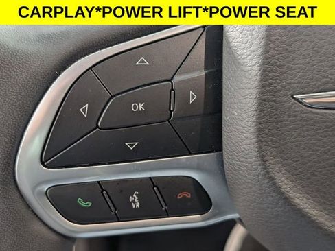 Used 2022 Chrysler Voyager LX FWD image 15