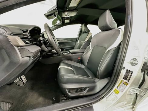 Used 2025 Toyota Camry SE FWD image 16