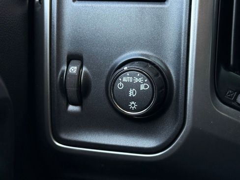 Used 2018 Chevrolet Silverado 1500 LT w/ Texas Edition image 20