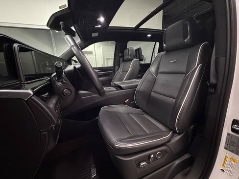 Used 2021 Cadillac Escalade ESV Sport w/ Heavy-Duty Trailer Package AWD/4WD image 9