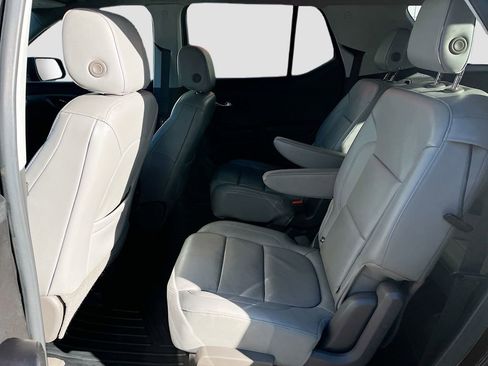 Used 2021 Chevrolet Traverse RS image 26