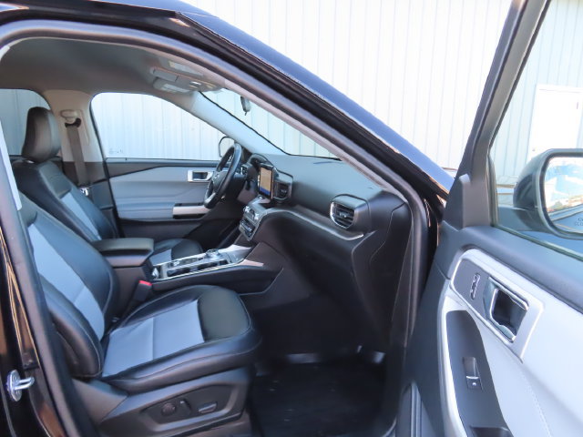 Used 2022 Ford Explorer XLT w/ Equipment Group 202A AWD/4WD image 23