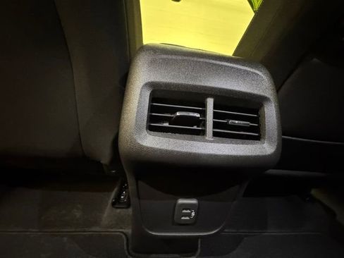 Used 2024 GMC Terrain SLE w/ Driver Convenience Package image 30