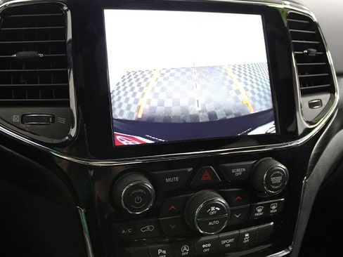 Used 2020 Jeep Grand Cherokee Altitude AWD/4WD image 14