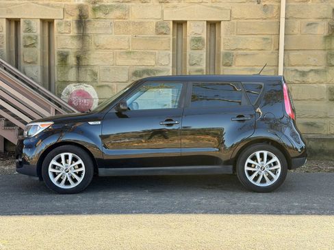 Used 2018 Kia Soul + FWD image 33