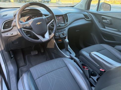 Certified 2022 Chevrolet Trax LT w/ LT Convenience Package image 20