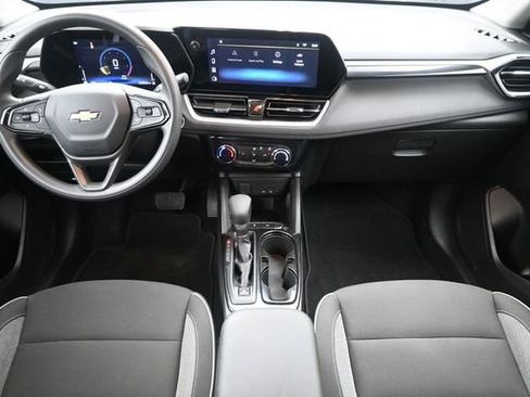 Used 2024 Chevrolet TrailBlazer LT FWD image 19
