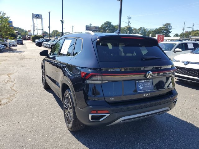 Certified 2025 Volkswagen Taos SE w/ Panoramic Sunroof Package FWD image 7