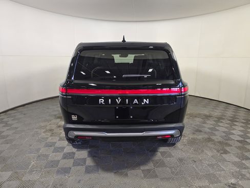 Used 2023 Rivian R1S Launch Edition image 4