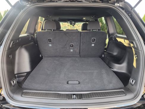 Used 2025 Jeep Grand Cherokee Laredo X image 12