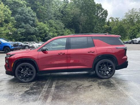 Used 2024 Chevrolet Traverse RS w/ LPO, Floor Liner Package AWD/4WD image 7