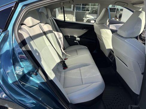 Used 2026 Toyota Camry XLE AWD/4WD image 13