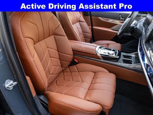 Used 2024 BMW i7 xDrive60 w/ Executive Package AWD/4WD image 26