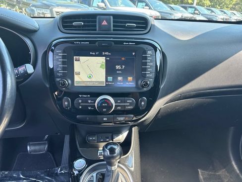 Used 2015 Kia Soul + w/ Primo Package FWD image 11