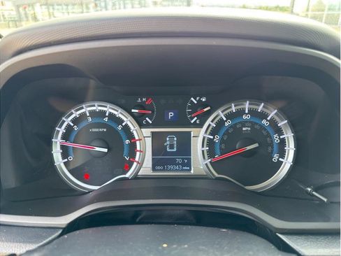 Used 2015 Toyota 4Runner SR5 AWD/4WD image 16