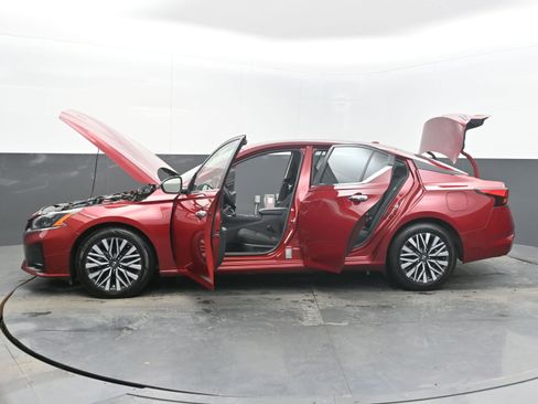 Used 2024 Nissan Altima 2.5 SV image 39