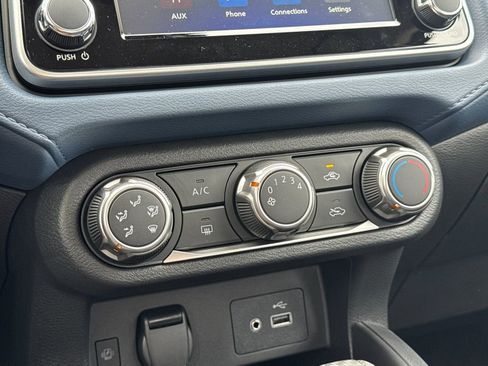 Used 2025 Nissan Versa SV w/ Trunk Package image 18