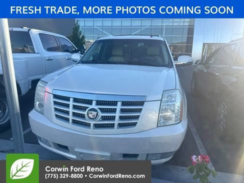Used 2007 Cadillac Escalade AWD w/ Information Package image 2