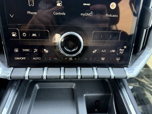 Used 2024 GMC Acadia Elevation image 12