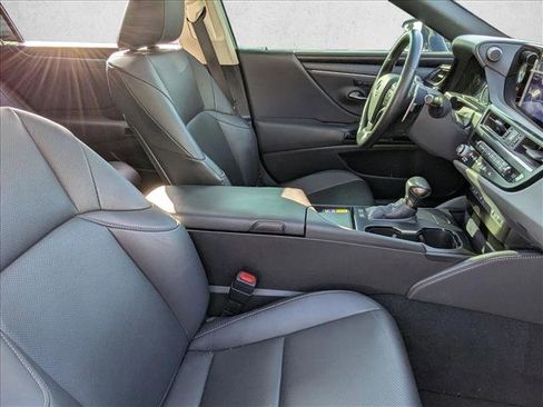 Certified 2024 Lexus ES 300h w/ Premium Package image 22