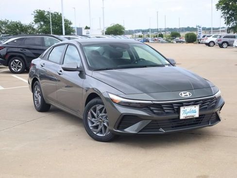 New 2026 Hyundai Elantra Hybrid FWD image 2