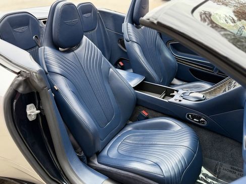 Used 2019 Aston Martin DB11 Volante image 40