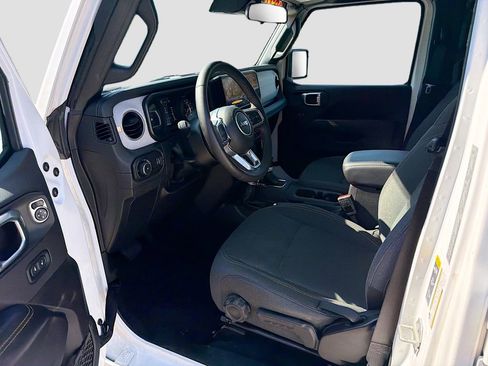Used 2024 Jeep Wrangler Sahara image 25