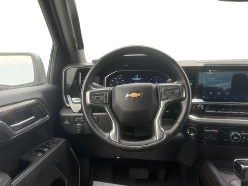 Used 2025 Chevrolet Silverado 1500 LT AWD/4WD image 12