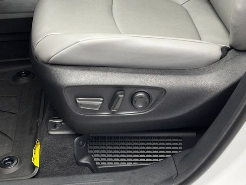 Used 2026 Toyota Sienna XLE FWD image 13