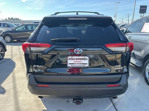 Used 2022 Toyota RAV4 XLE image 5